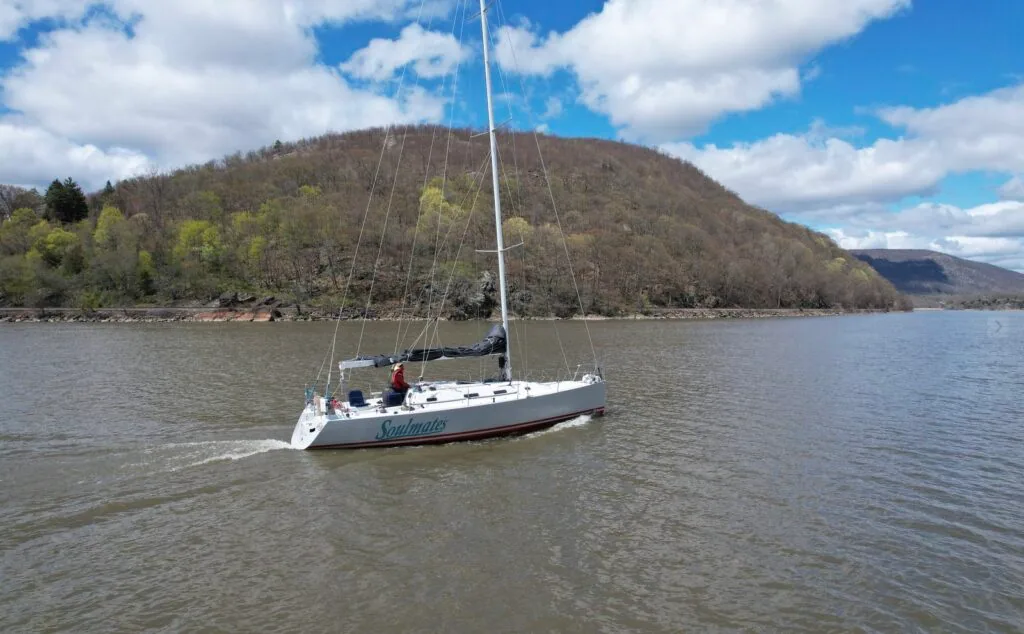 SOULMATES motoring downriver with her name visible on the transom