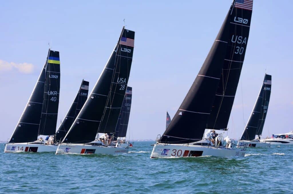 L30 fleet bunched at the start under black mains, USA and UKR