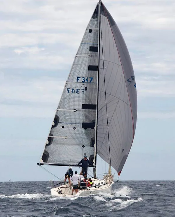 Yacht F347 running downwind under a grey mainsail and grey asymmetric spinnaker at Geographe Bay Race Week