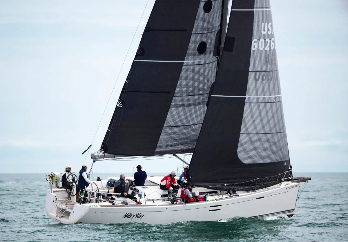 Dufour 40E MILKY WAY upwind under grey X-Drive® sails, a darker taffeta band running down the mainsail leech