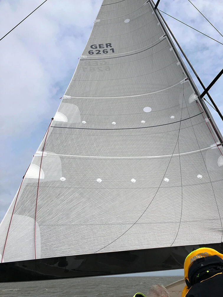 Full-batten X-Drive® mainsail on a Swan 60, GER 6261, with alternating carbon and Endumax fibre tapes